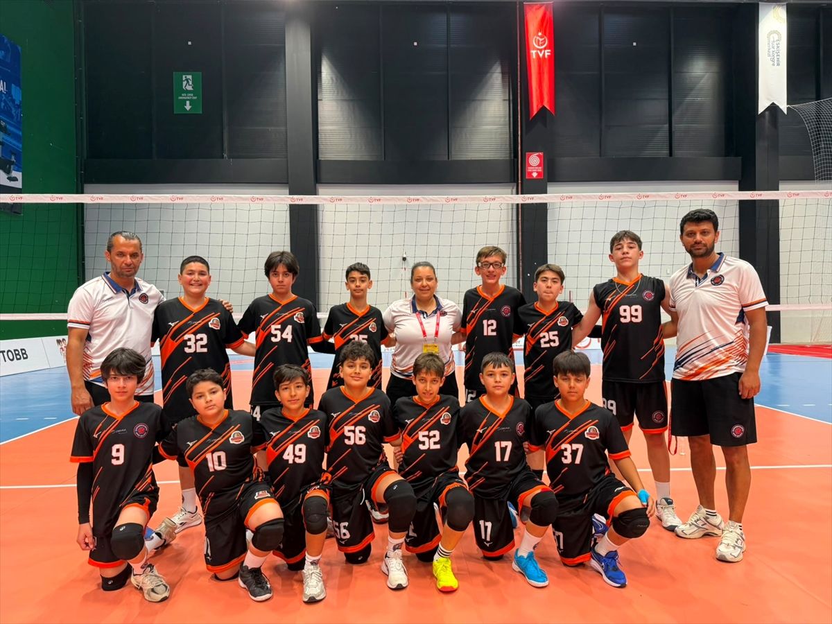 Çukurova Efes Spor Kulübü midi erkek takımı, Türkiye Şampiyonası'nda mücadele etti