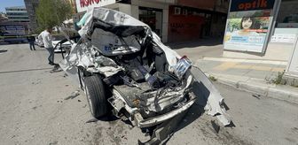 Elazığ'da freni patlayan kamyonun 10 araca çarpması sonucu biri ağır 5 kişi yaralandı