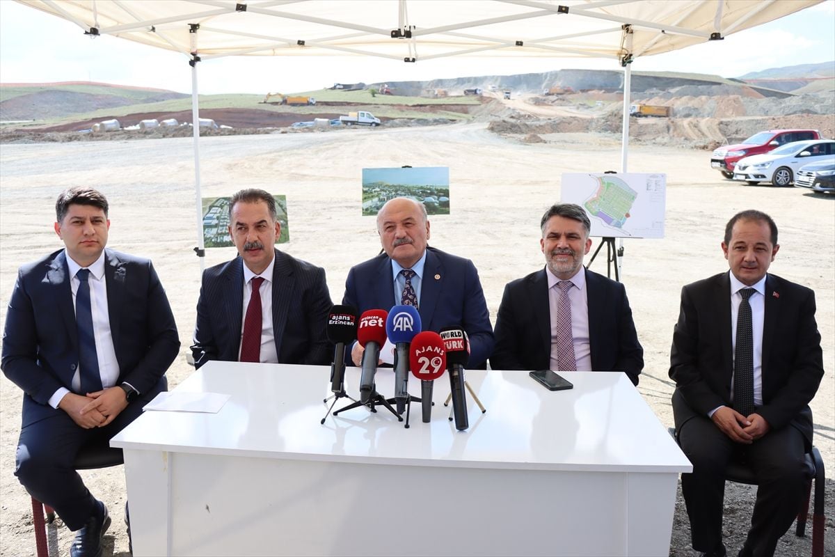 Erzincan Besi Organize Tarım Bölgesi'nde altyapı çalışmaları sürüyor
