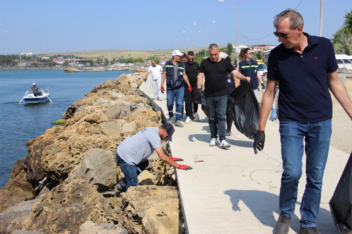 Gelibolu'da Dünya Çevre Günü kapsamında fidan dikimi etkinliği.