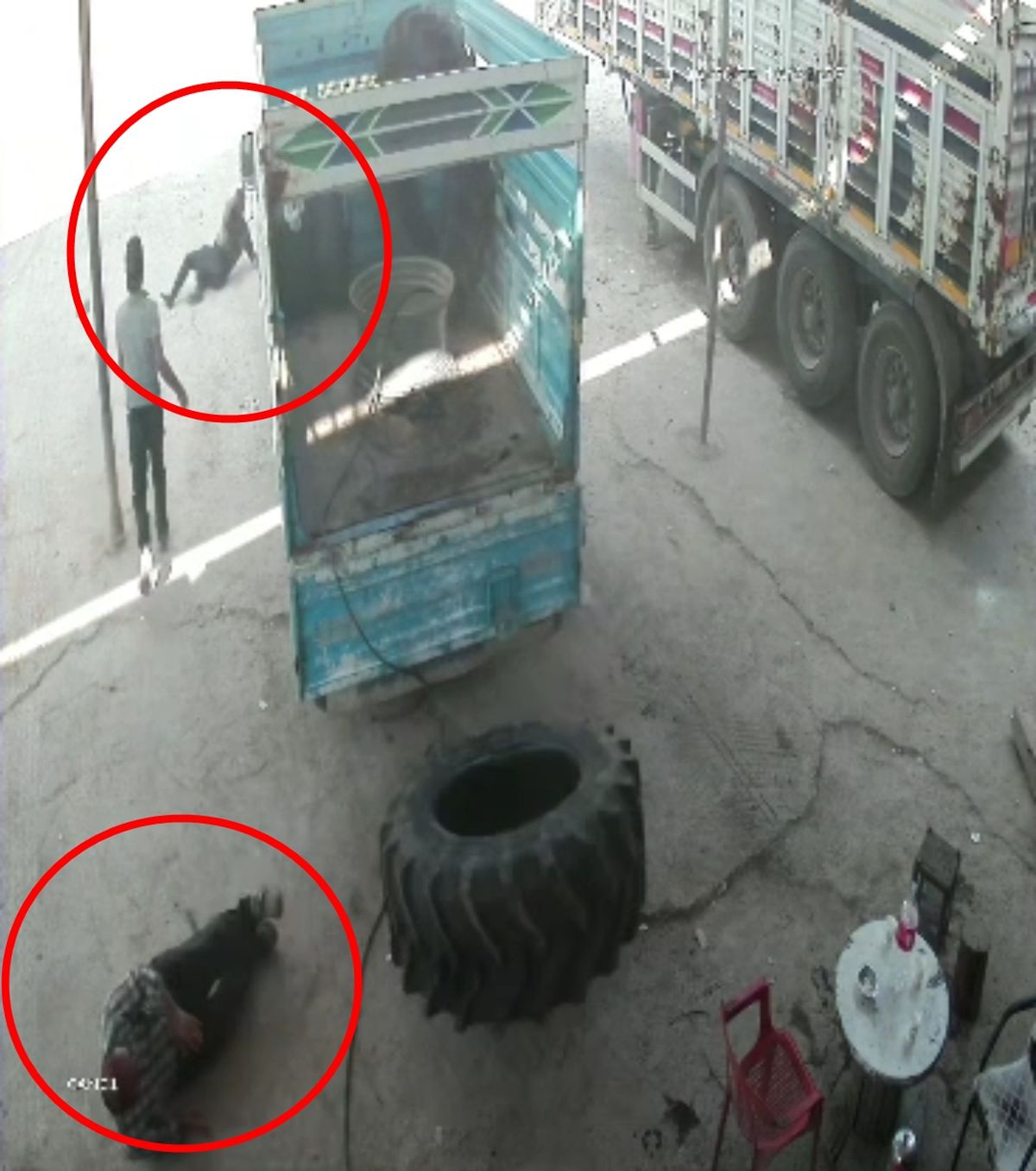 Siirt'te traktör lastiğinin patlama anı güvenlik kamerası görüntüsü