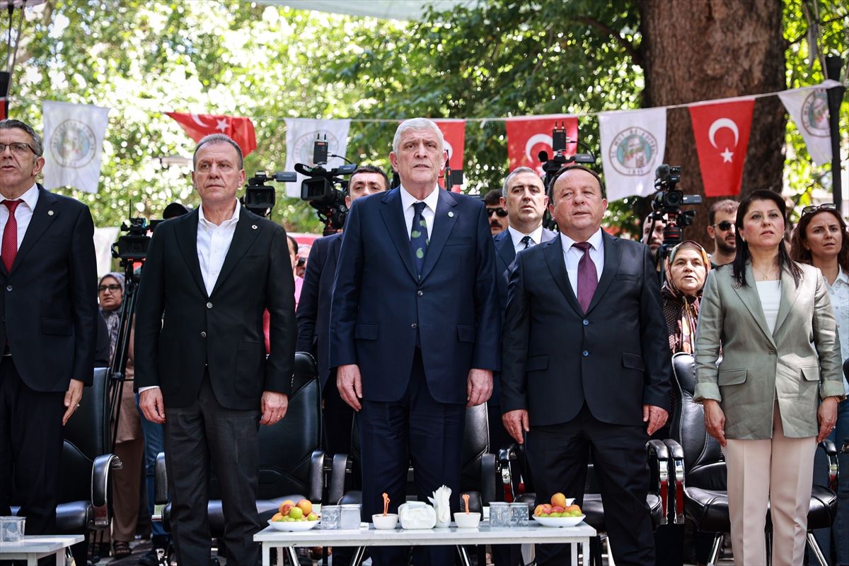 İYİ Parti Genel Başkanı Dervişoğlu, Karacaoğlan Kayısı, Kültür ve Sanat Festivali'ne katıldı