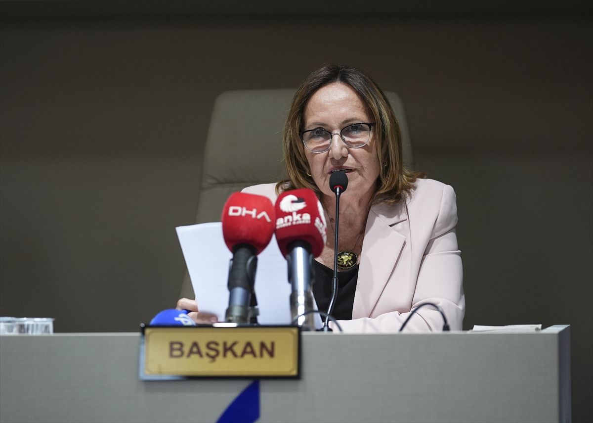 İzmir'de Güzelbahçe Belediye Başkan Vekili Ayşe Akın oldu