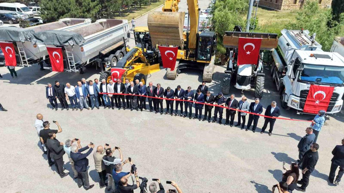 Karabük İl Özel İdaresi'ne 13 Yeni Araç ve İş Makinesi Hizmete Alındı
