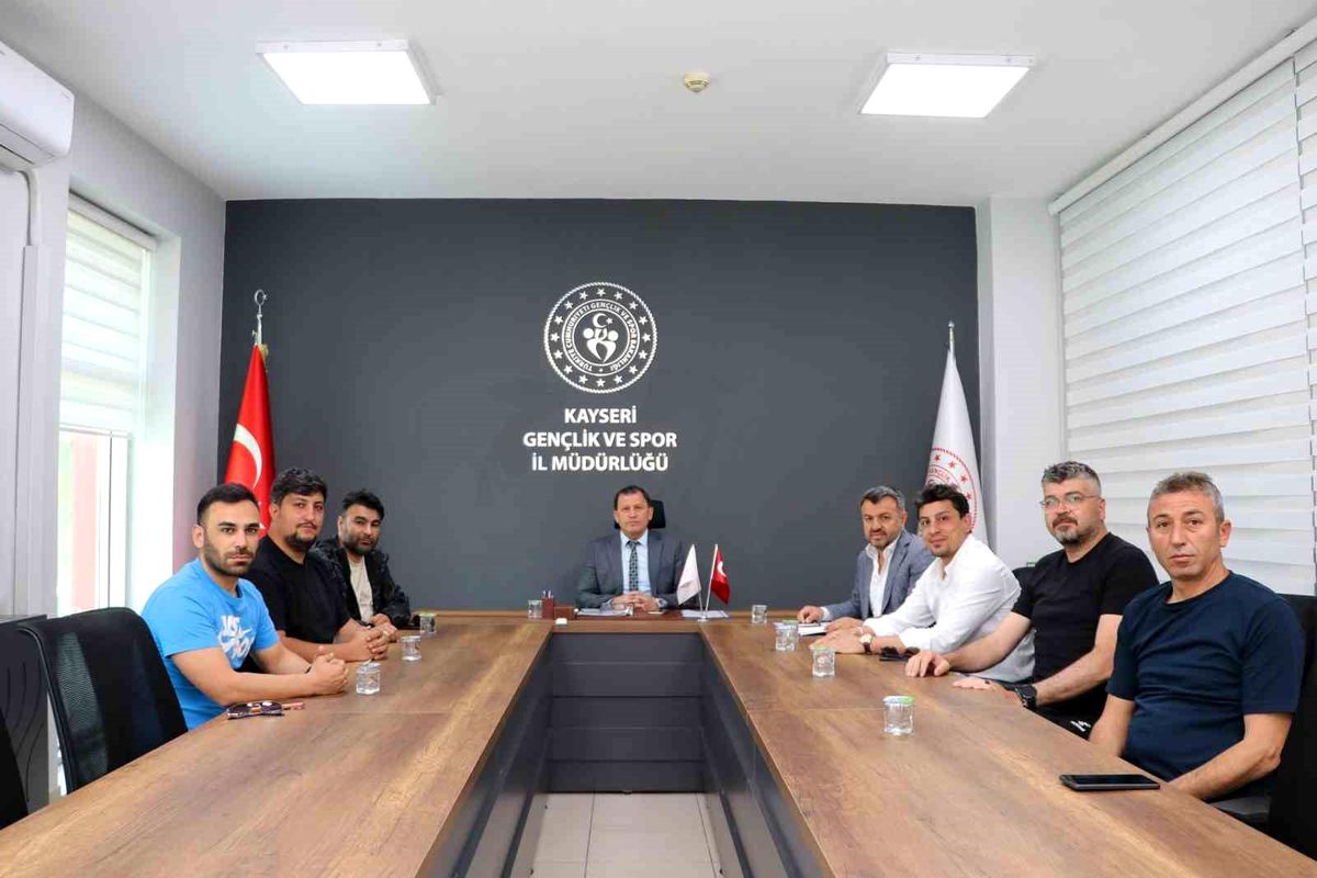 Kayseri'de kayak sporunun geleceği masaya yatırıldı