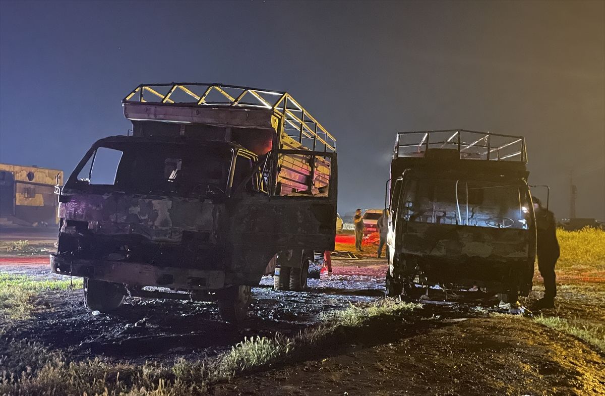 Kayseri'de yanan 2 kamyon kullanılamaz hale geldi