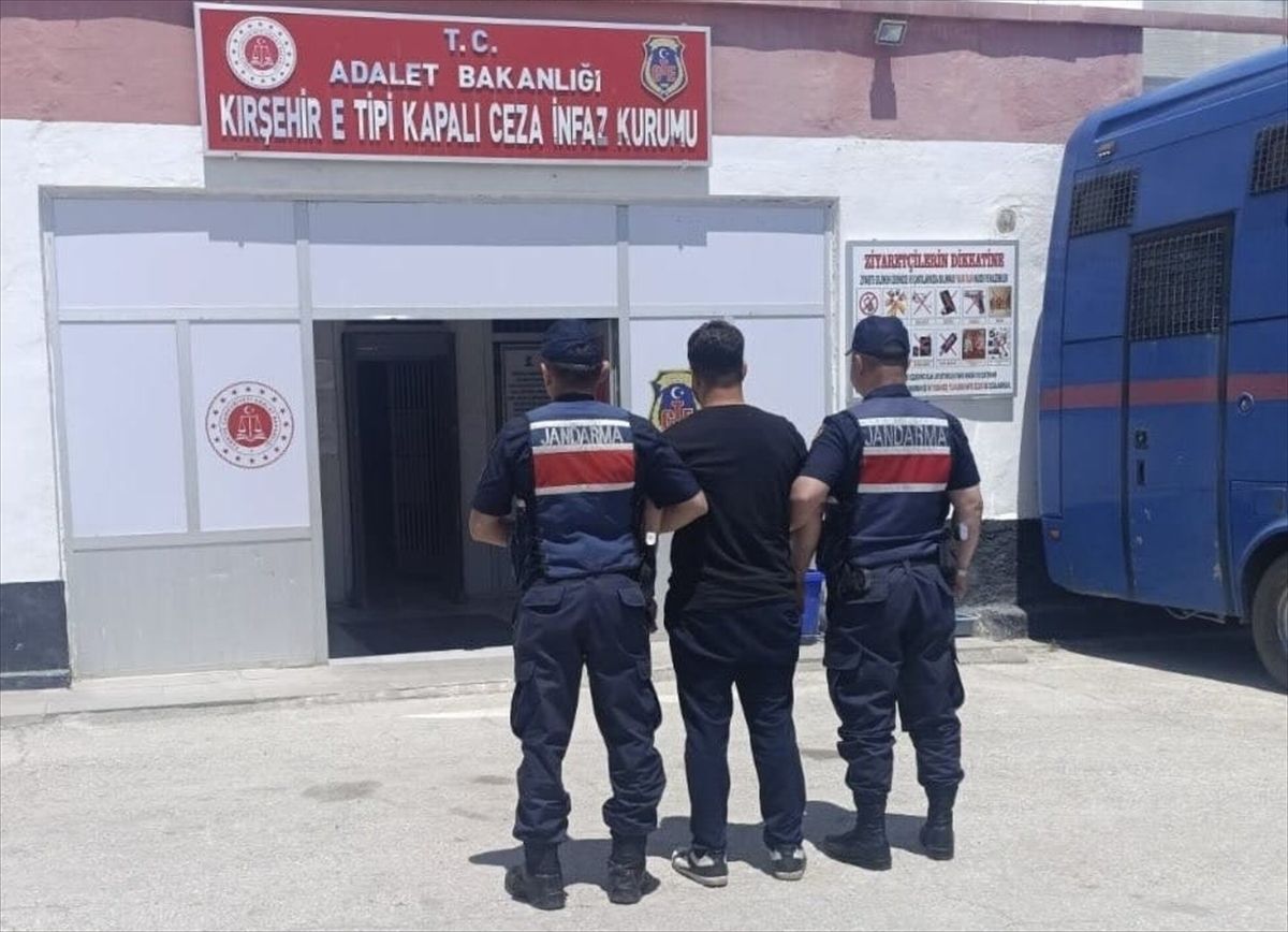 Kırşehir'de hakkında 8 yıl 4 ay hapis cezası bulunan firari yakalandı