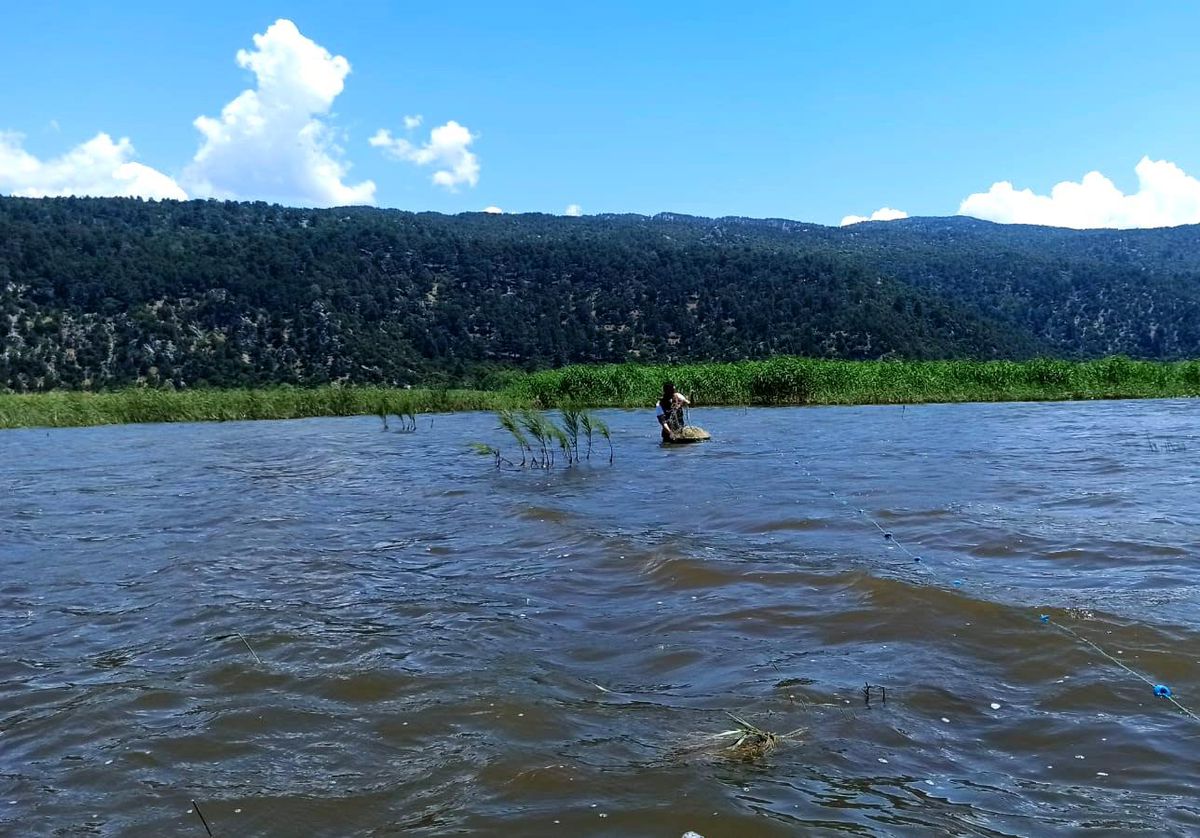 Kovada Gölü'nde dronlu denetimde 200 metrelik kaçak ağ ele geçirildi