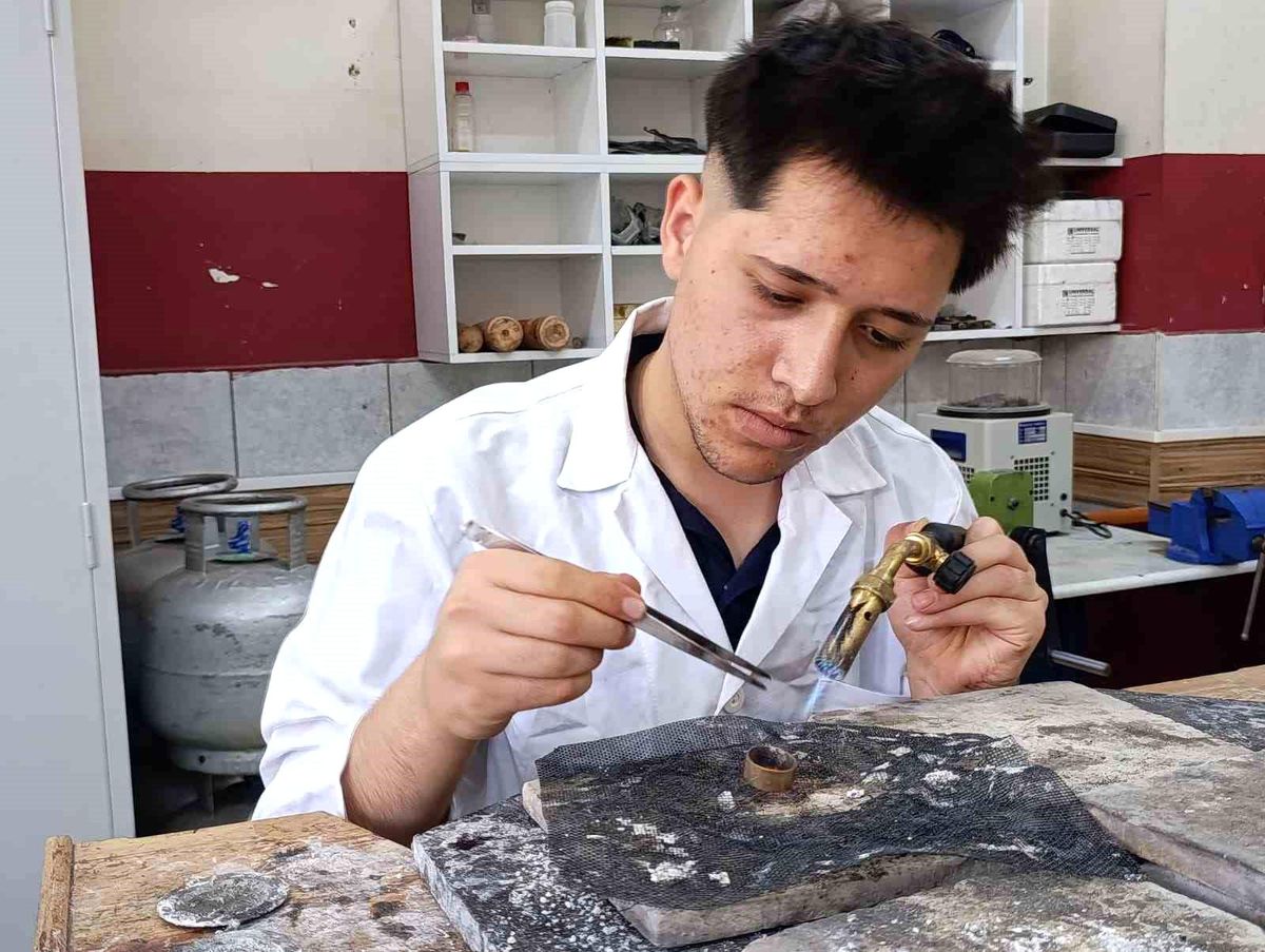 Kuyumcu çırağı yetiştiren lisenin öğrencileri sektörün gözdesi oldu