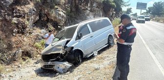 Muğla'da otomobille minibüsün çarpıştığı kazada 6 kişi yaralandı