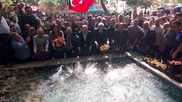 Mut'ta 64. Karacaoğlan ve Kayısı Festivali coşkuyla başladı