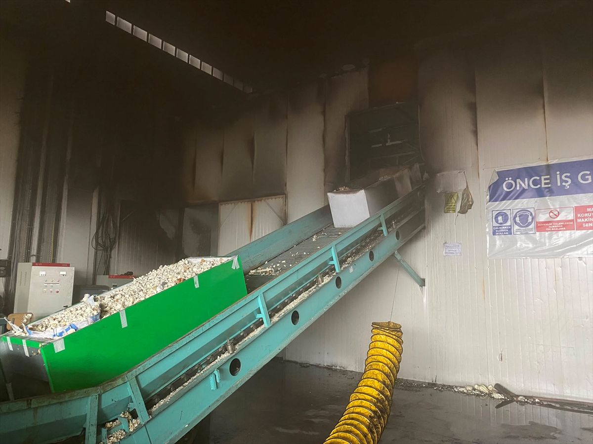 Nazilli'de geri dönüşüm fabrikasında çıkan yangın söndürüldü