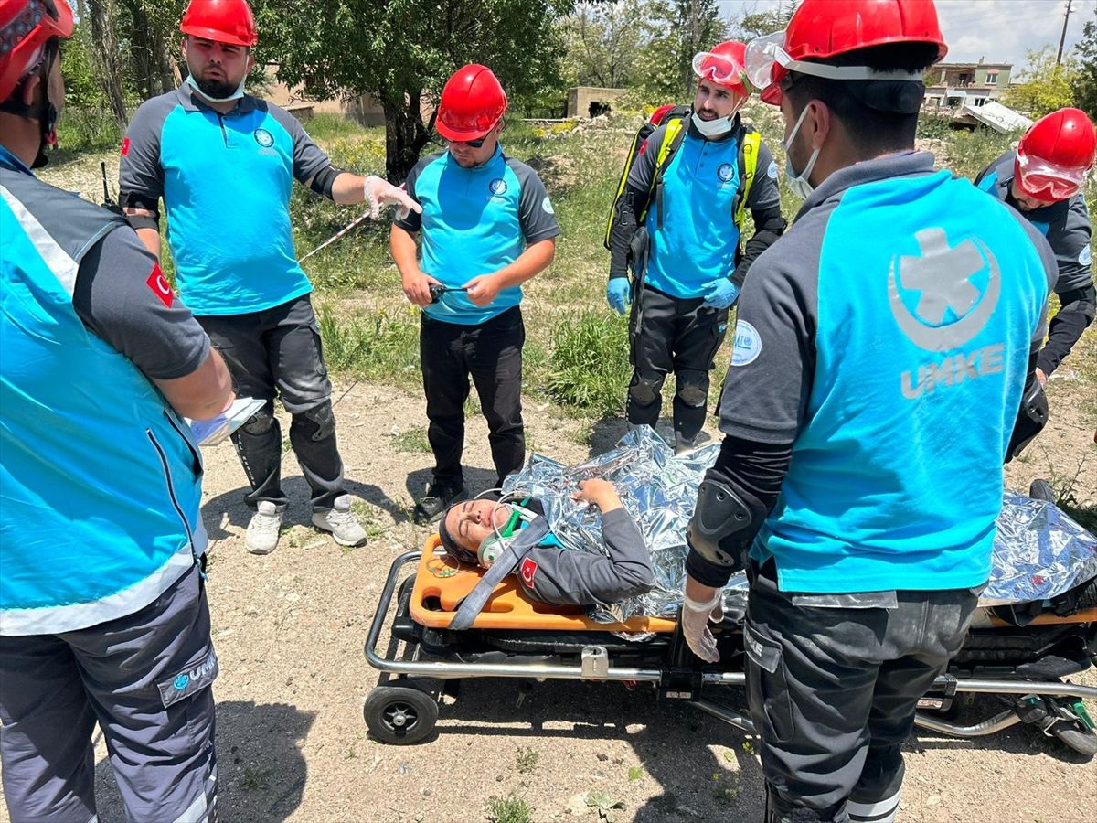 Niğde'de UMKE personelinin medikal kurtarma uygulamaları eğitimi tamamladı