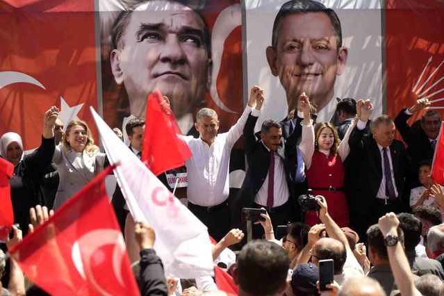 Özgür Özel Tekke'de konuştu