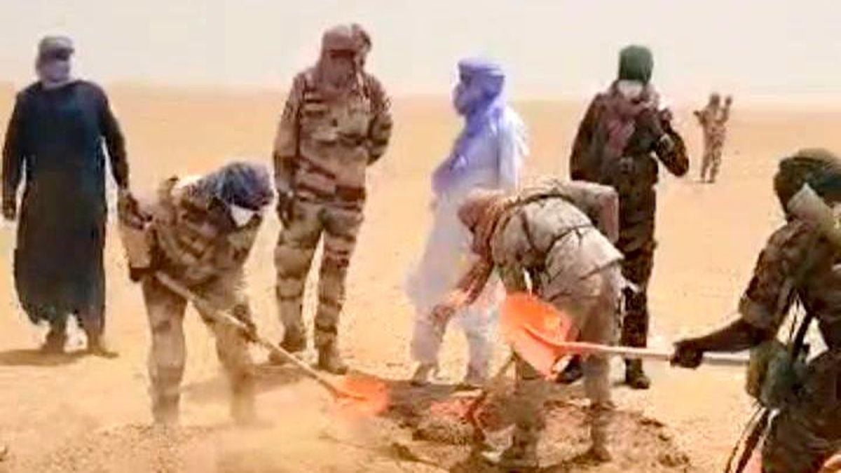 Sahra Çölü'nde kamyon bozuldu, yaklaşık 50 kişi susuzluktan öldü