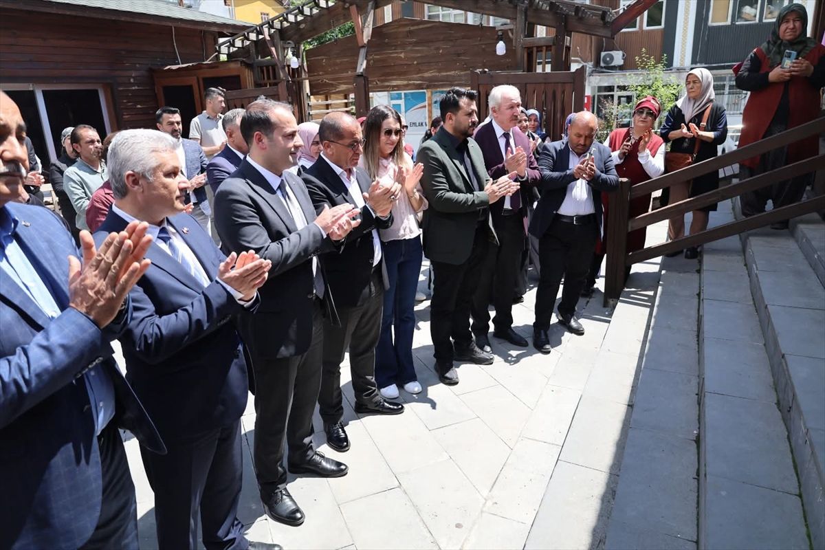 Saimbeyli'de yıl sonu sergisi açıldı