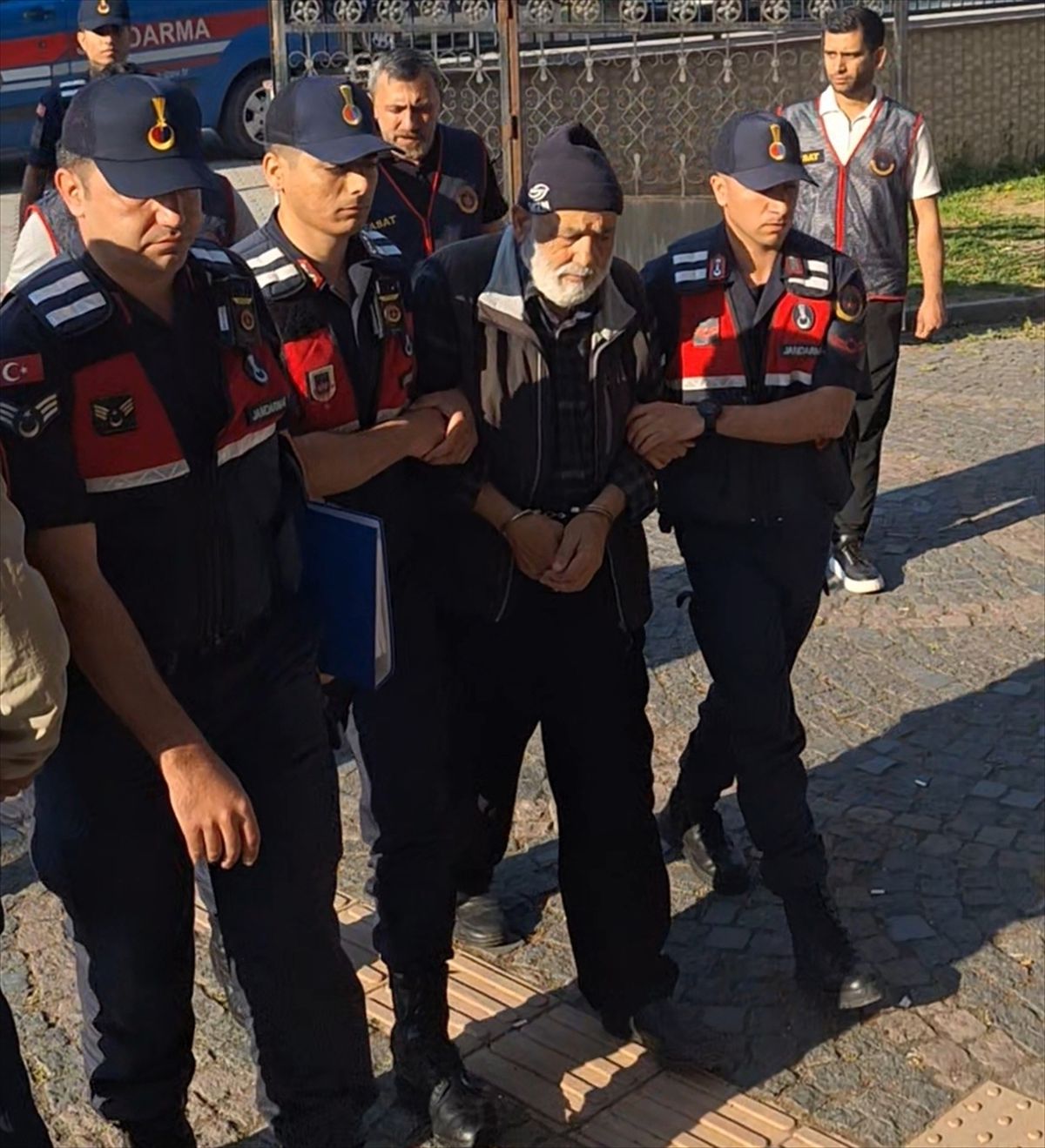 Samsun'da 20 yıl önceki kadın cinayetiyle ilgili gözaltına alınan 3 zanlı adliyede