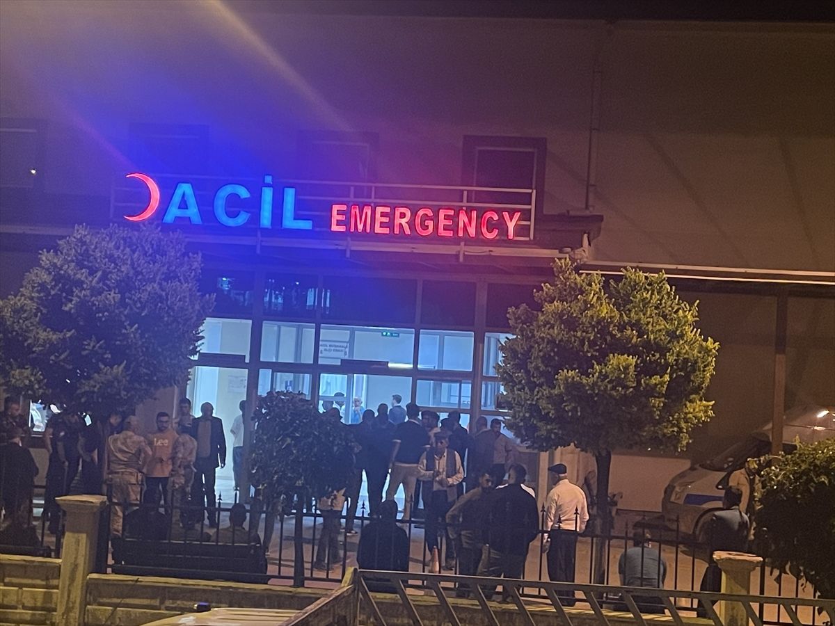 Siirt'te devrilen traktörün sürücüsü öldü