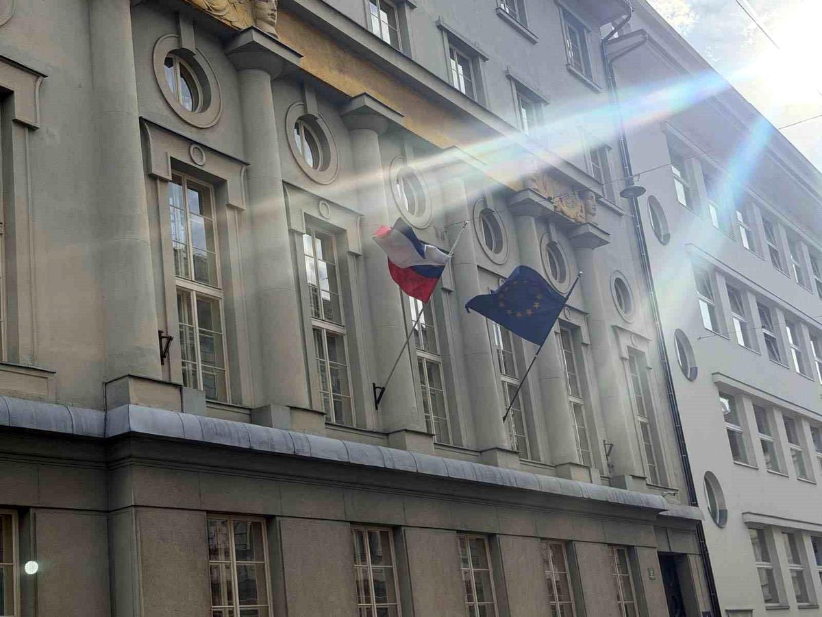 Slovenya'da İsrail yanlısı yeni hükümet, göreve gelir gelmez Filistin bayrağını indirdi