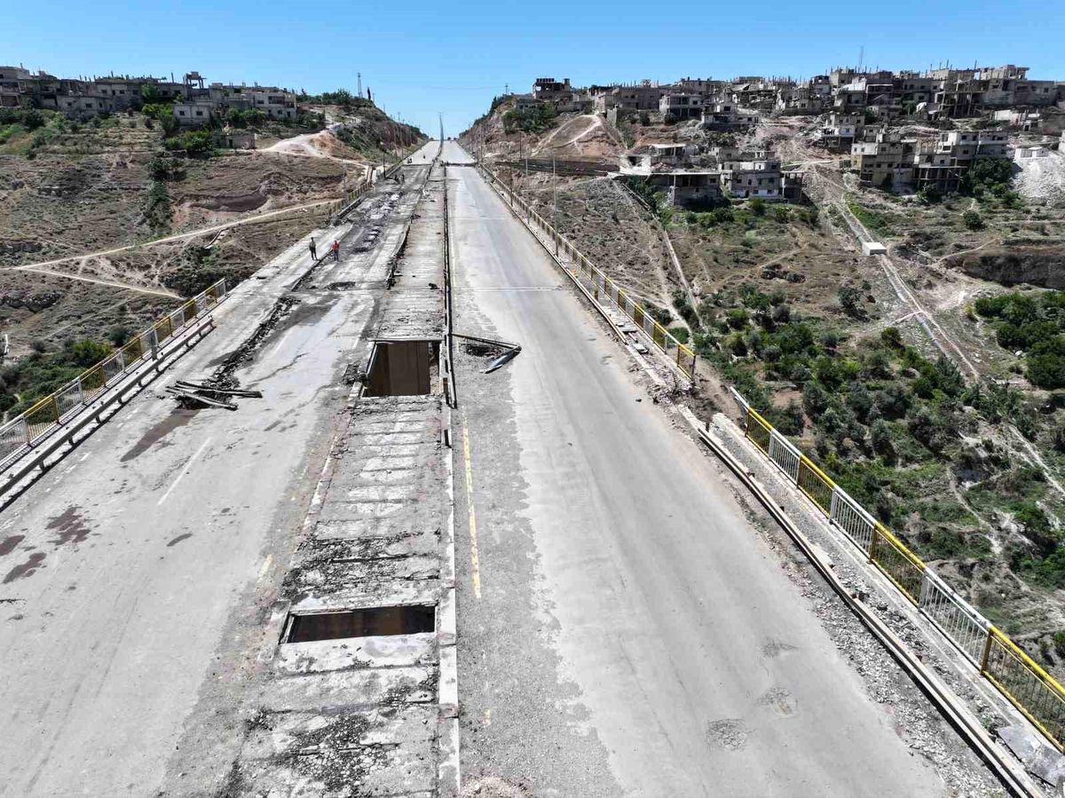 Suriye'nin kuzeyi ile güneyini bağlayan Rastan Köprüsü hizmete açıldı