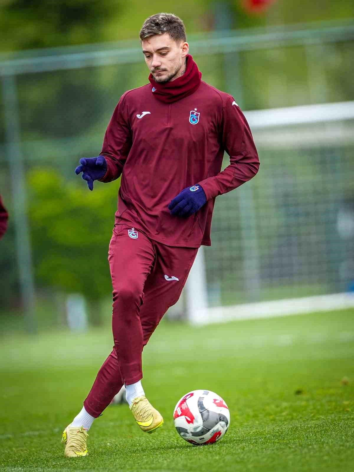 Trabzonspor, Ernest Muçi ile 3+1 yıllık sözleşme imzaladı