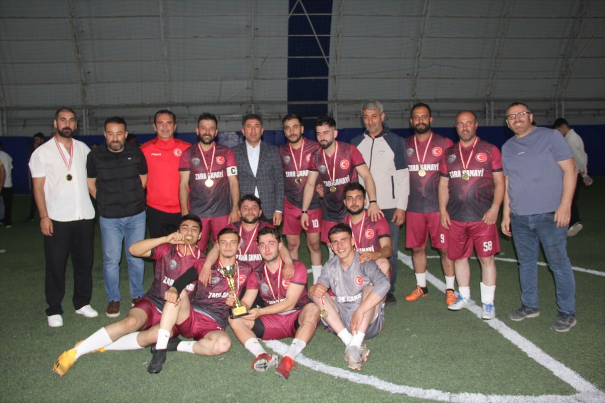 Öğretmen Ayla Kara anısına futbol turnuvası