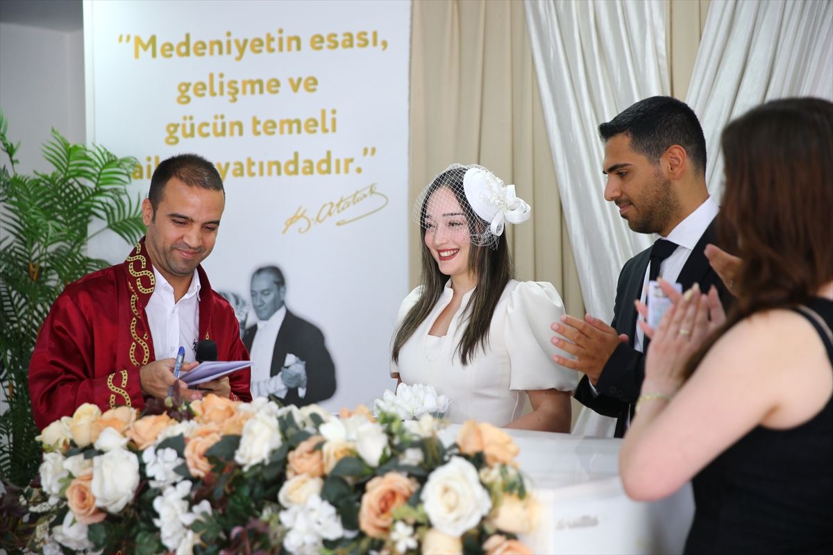 Adana ve Mersin'de nikah daireleri '06.06.2026'da evlenmek isteyenleri ağırladı