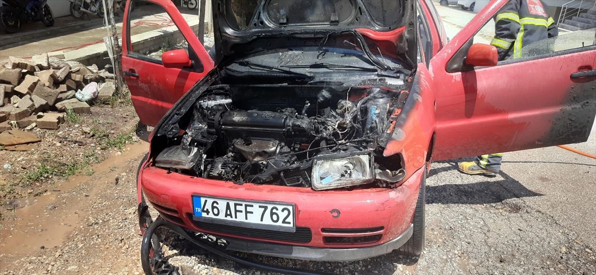 Adıyaman'da seyir halindeki otomobil alevler içinde