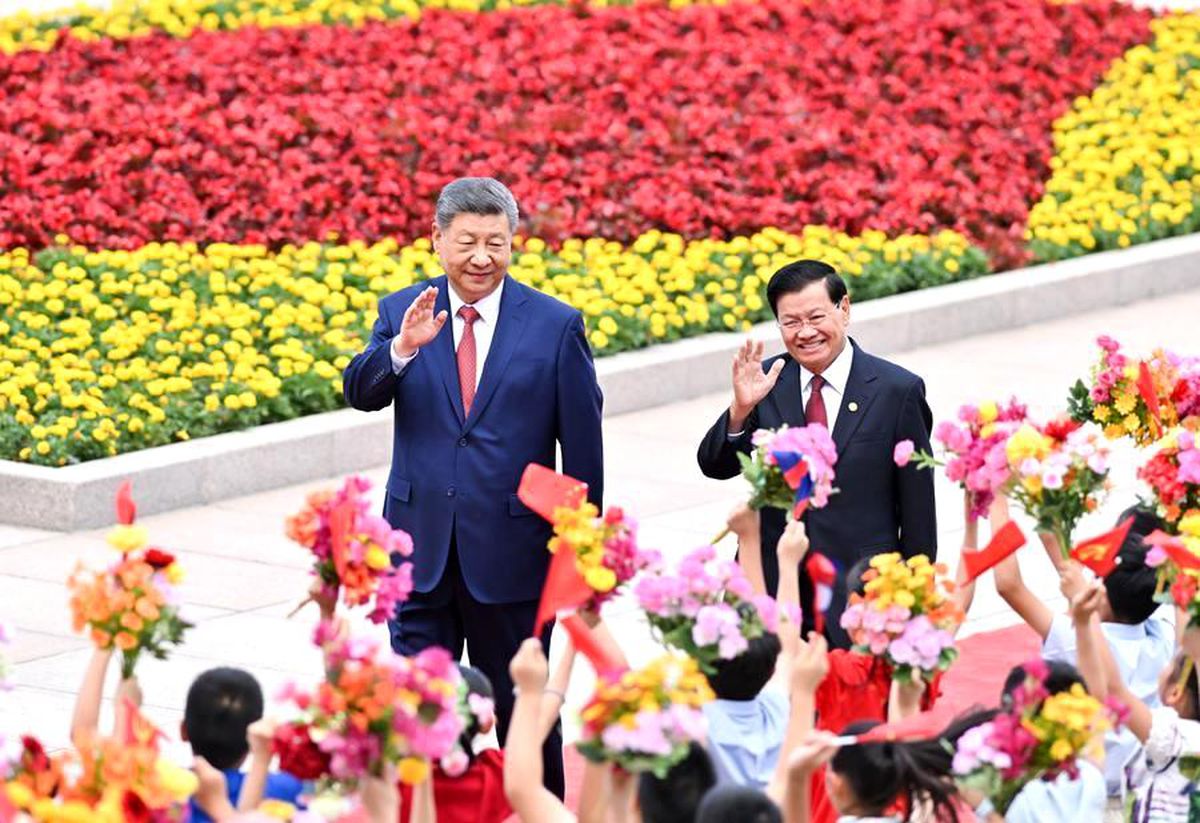 Çin Devlet Başkanı Xi Jinping ve Laos Devlet Başkanı Thongloun Sisoulith, Beijing'de bir araya geldi.