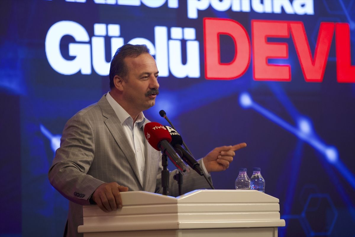 Anahtar Parti Genel Başkanı Ağıralioğlu Bolu'da partisince düzenlenen ortak akıl zirvesine katıldı
