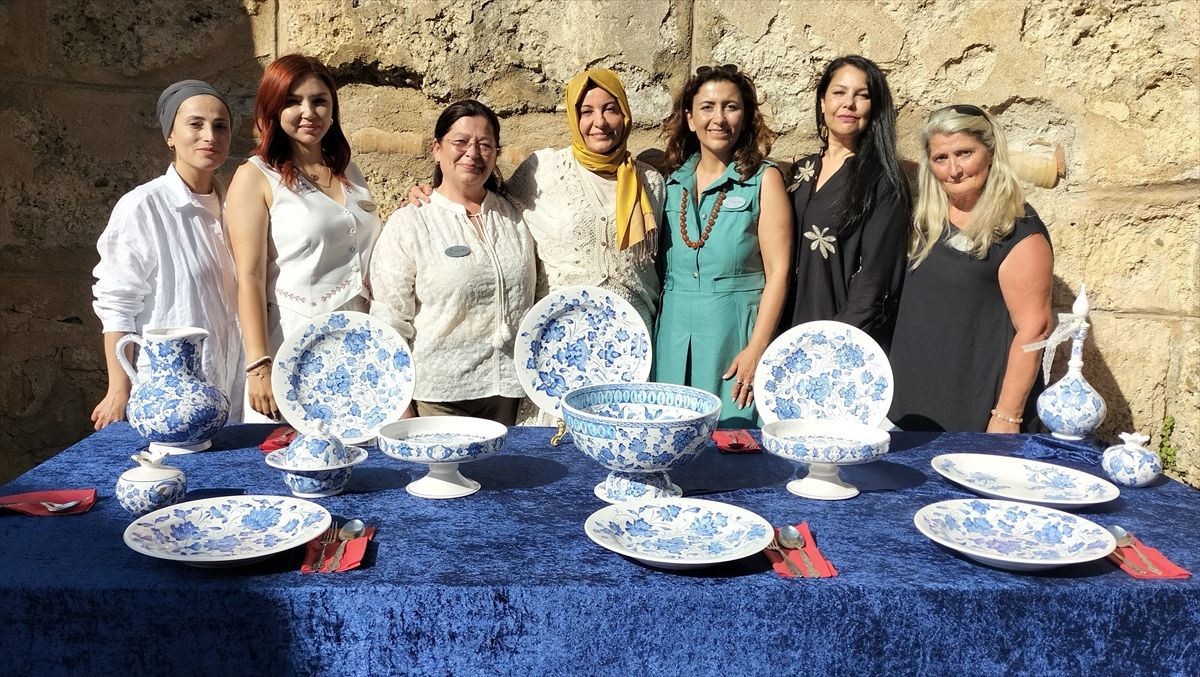 Antalya Side Müzesi'nde Selçuklu ve Osmanlı motifli çini sergisi açıldı