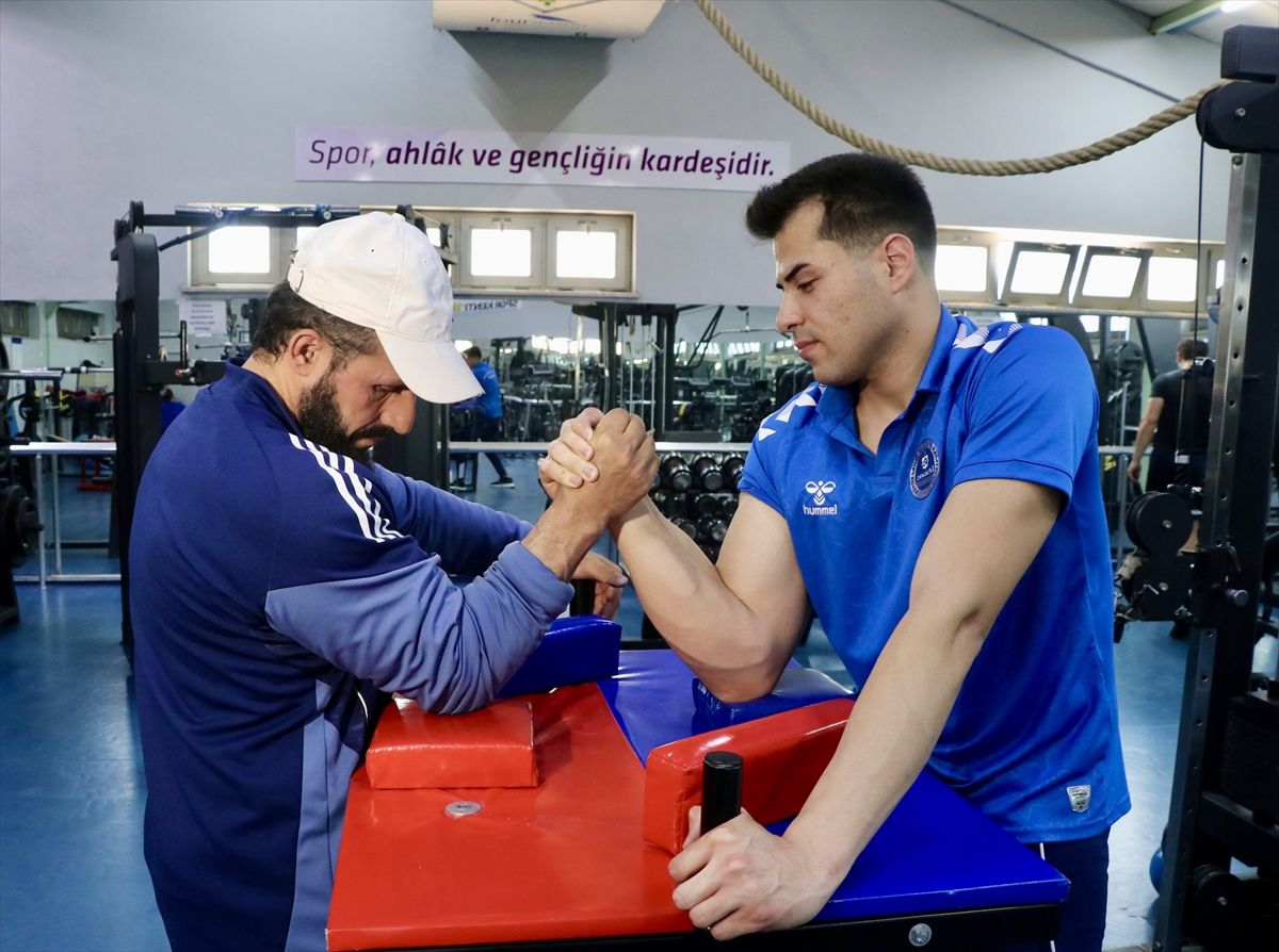 Avrupa şampiyonu milli bilek güreşçinin 'dünya kürsüsü' hedefi