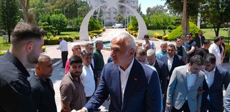 Bakan Ersoy, Antalya'da yeni evlenen çiftin nikah şahidi oldu