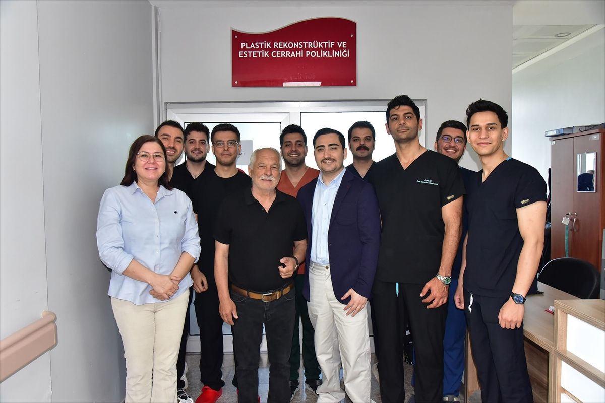 Balıkesir'de bir kişinin kopan başparmağı mikrocerrahiyle yerine dikildi