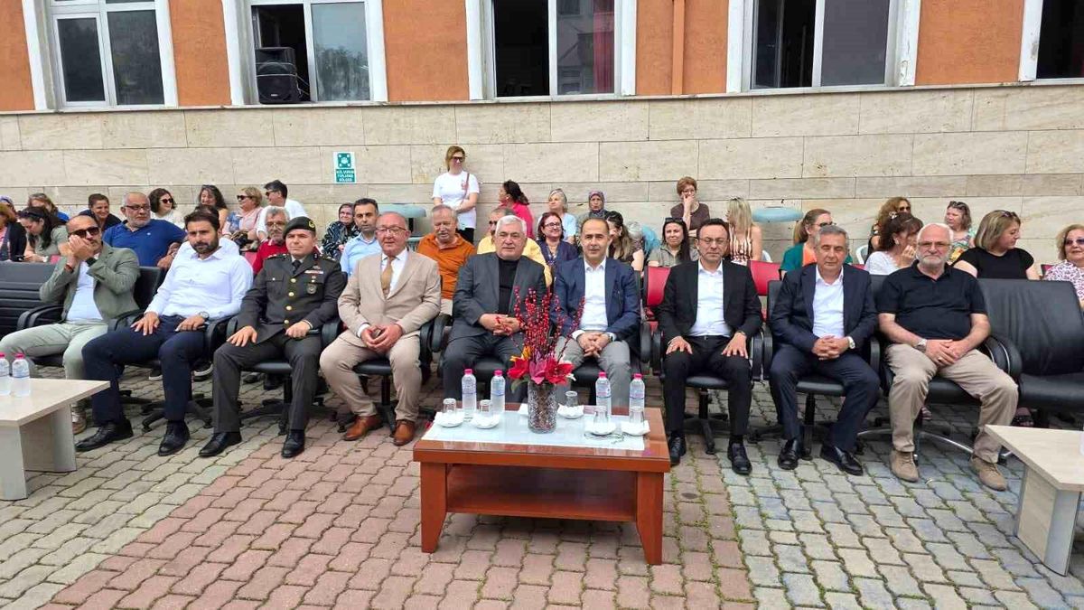 Bandırma'da hayat boyu öğrenme şenliği ve yılsonu sergisi açıldı