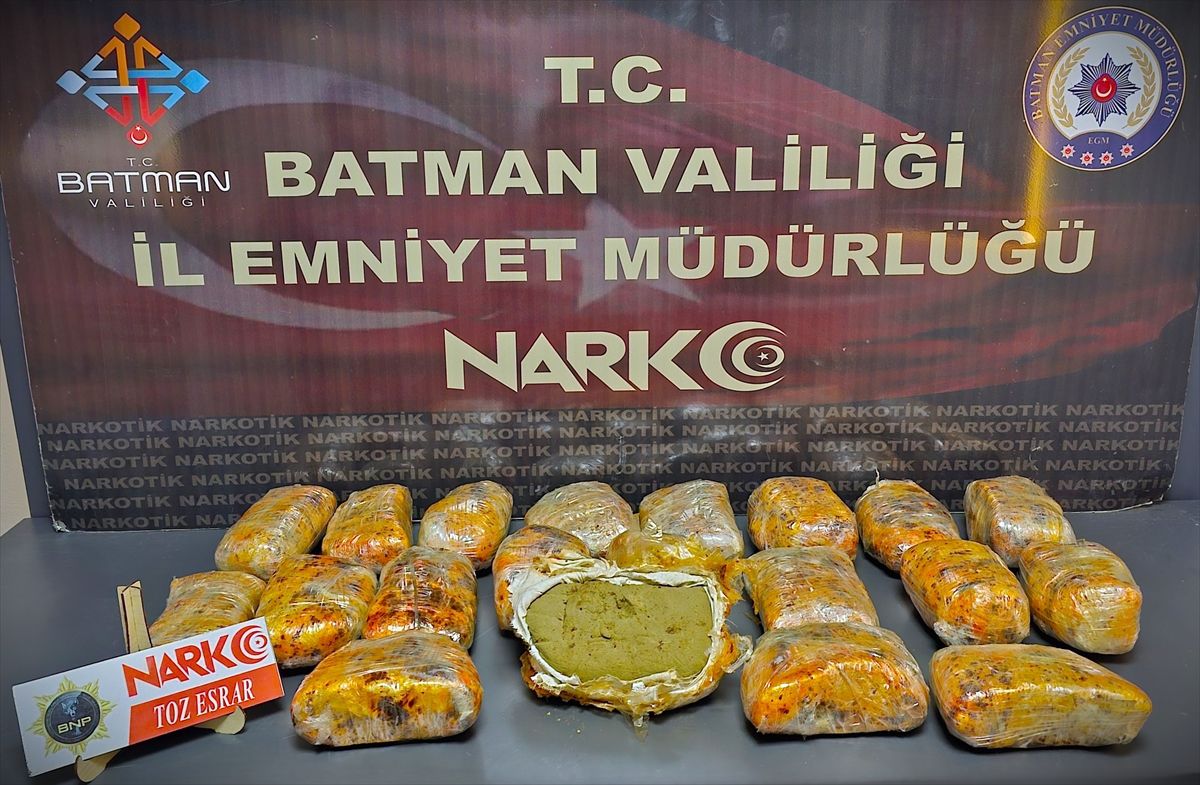 Batman'da narkotik polisinin ele geçirdiği uyuşturucu maddeler.