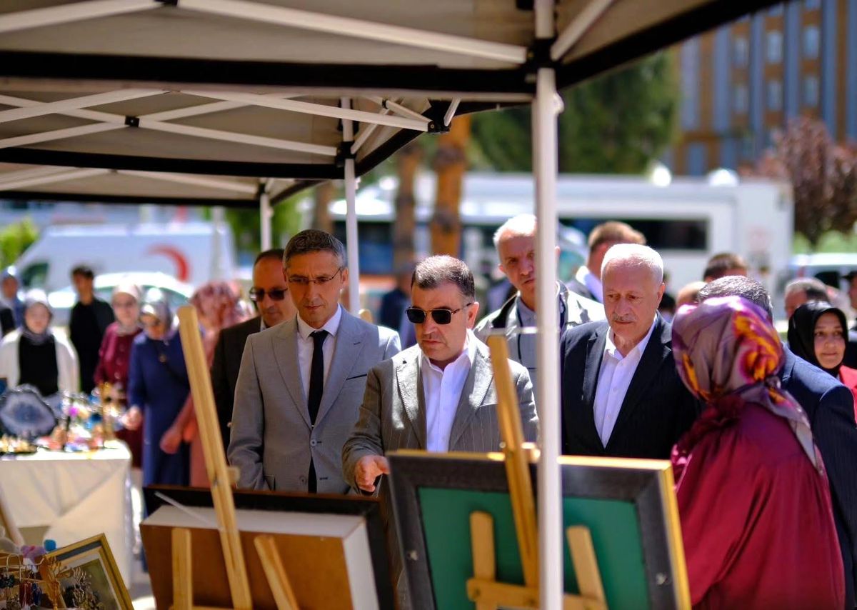 Bayburt Halk Eğitimi Merkezi yıl sonu sergisinden genel görünüm