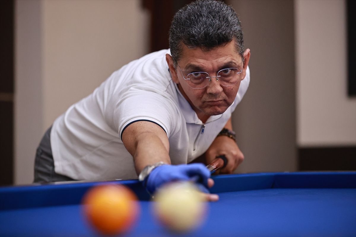 Bilardo tutkunu matematik öğretmeni Dünya Kupası'ndan başarıyla dönmek istiyor