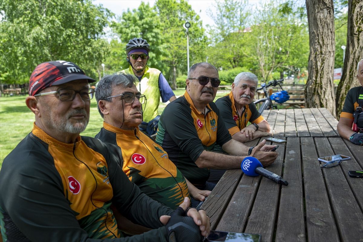 Bolu'da emekli bisiklet tutkunları pedallarını sağlıklı yaşam için çeviriyor