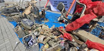 Bursa'da denizden 2,5 ton atık çıkarıldı