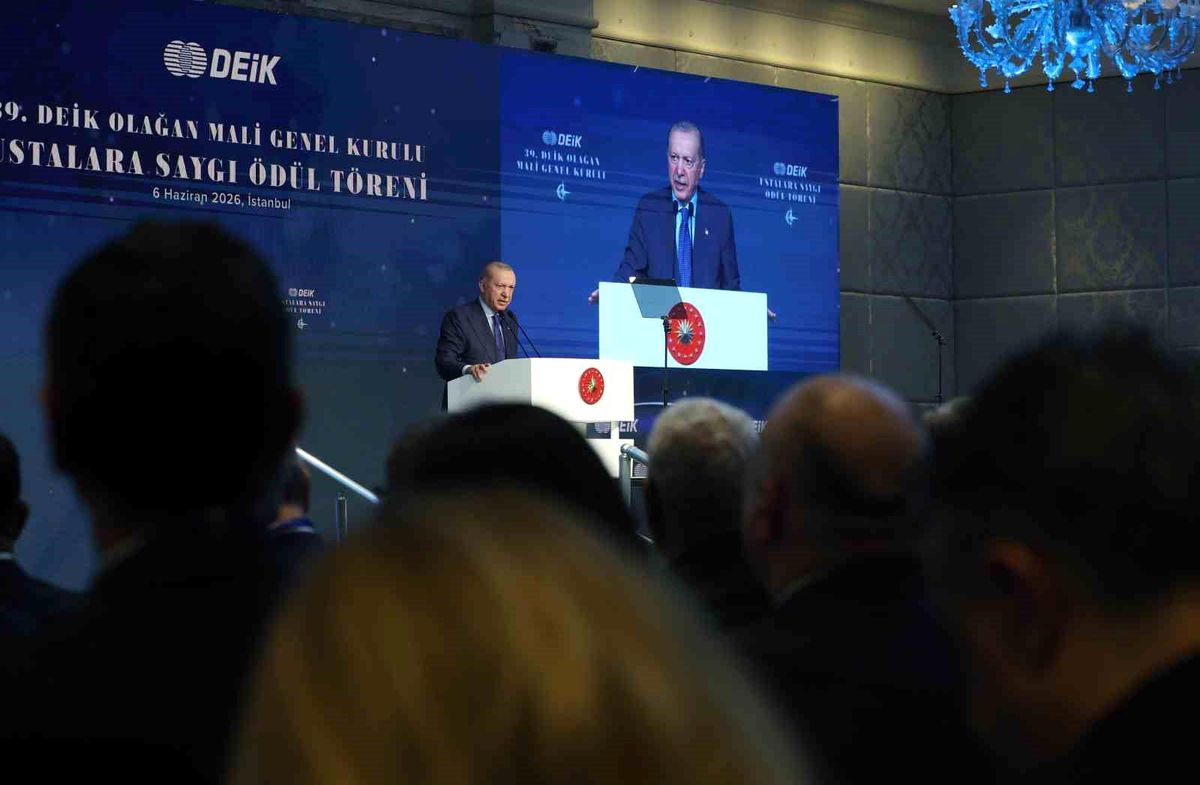Cumhurbaşkanı Recep Tayyip Erdoğan konuşma yaparken