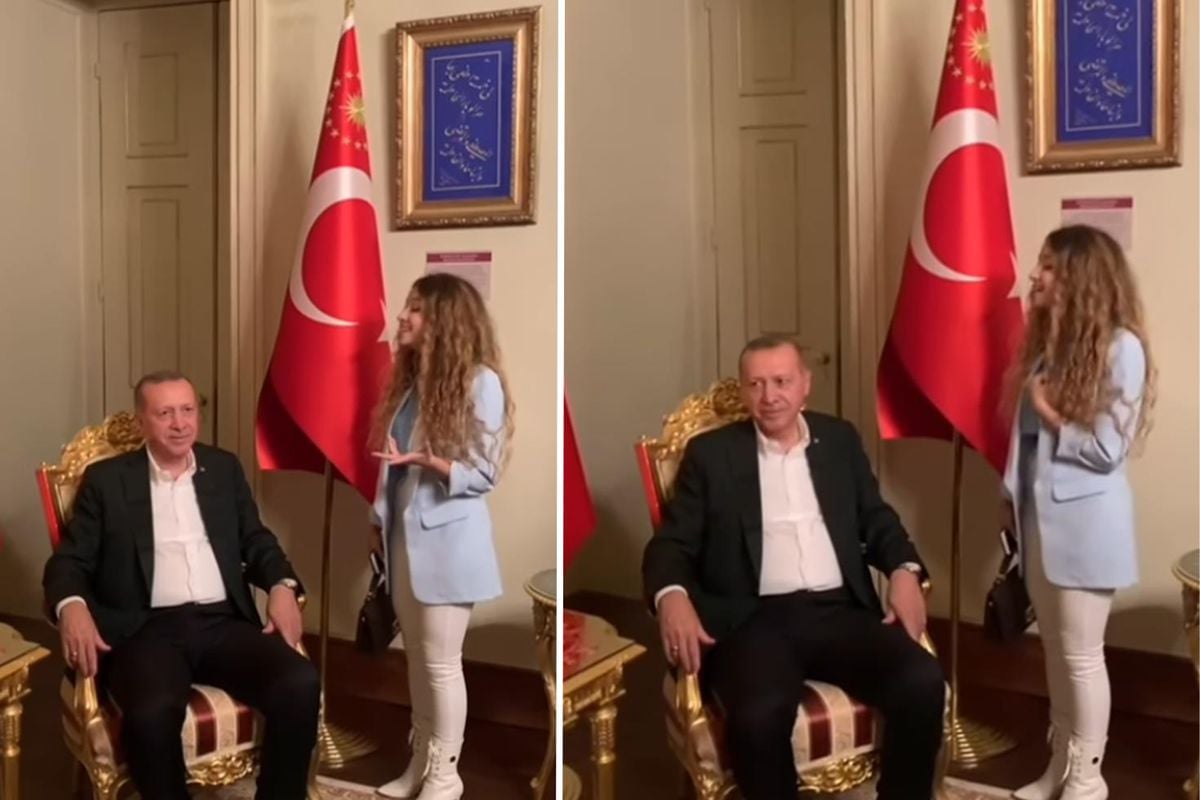 Pınar Süer, Cumhurbaşkanı Erdoğan'a 'Gönül Dağı' türküsünü söylerken