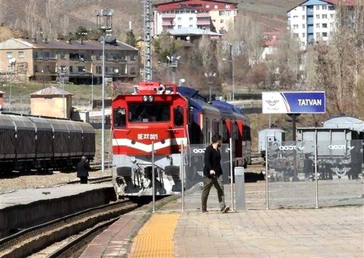 Demiryolu hattı üzerinde otlarla mücadele için ilaçlama yapılacağına dair bilgilendirme