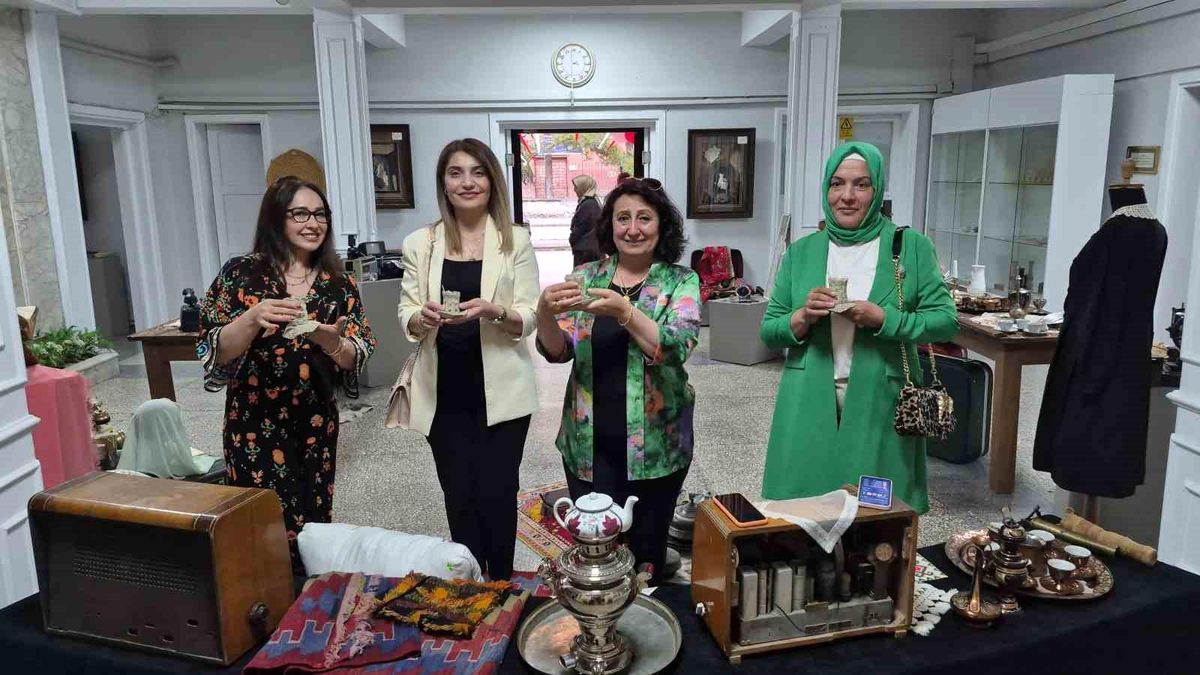 Eskişehir Olgunlaşma Enstitüsü'nün 'Yaşayan Hatıralar Anı Sergisi' büyük ilgi gördü