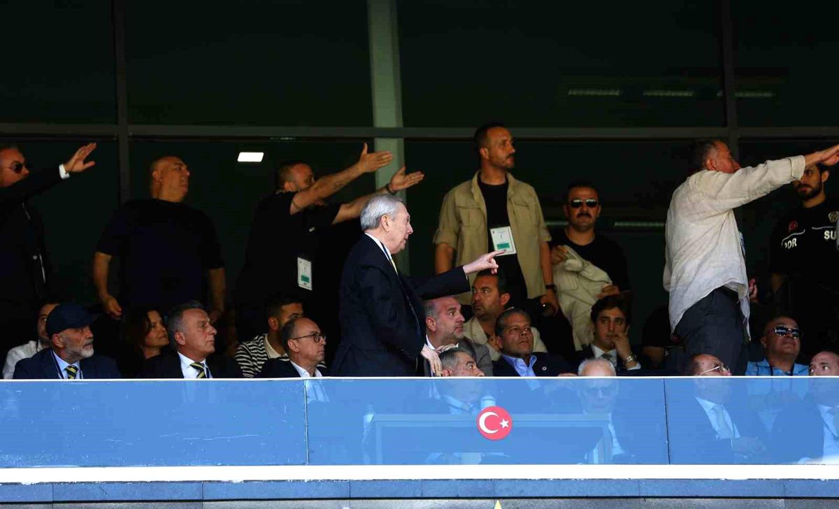 Fenerbahçe olağanüstü seçimli genel kurulunda arbede çıktı