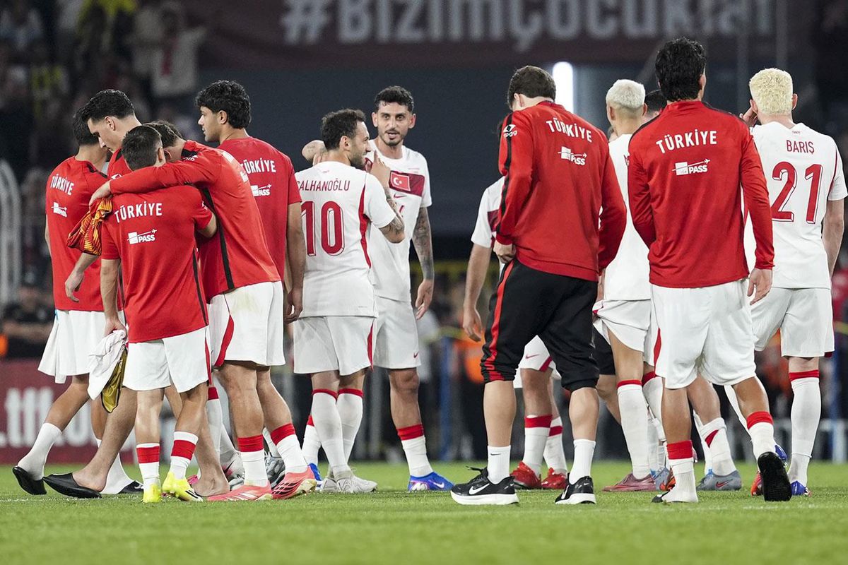 Galatasaray, milli takımın iki yıldızının peşinde! Yer yerinden oynayacak