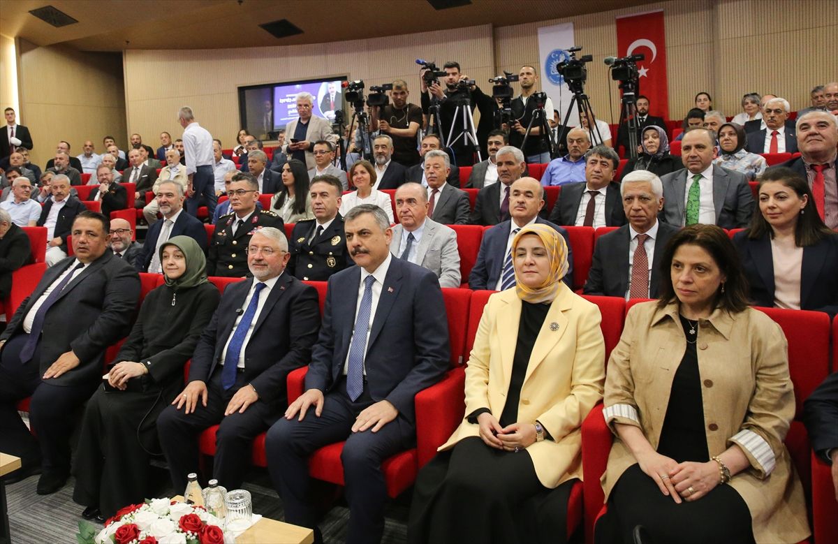 İçişleri Bakanı Mustafa Çiftçi konuşma yaparken