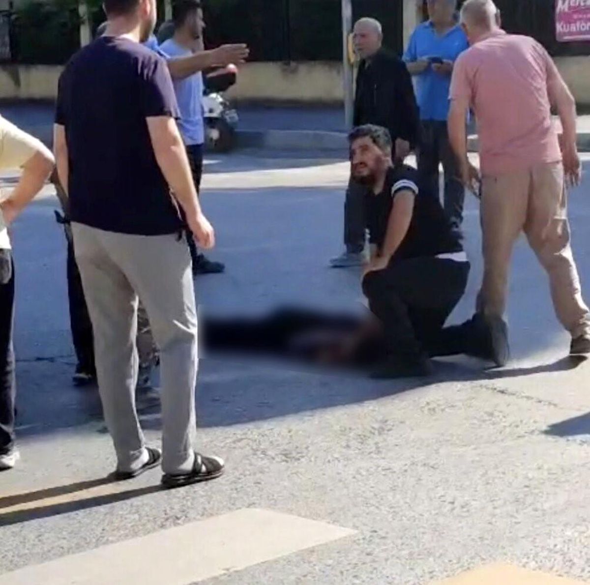 Işık ihlali yaptığı öne sürülen servis aracının çarptığı genç 5 gün sonra hayatını kaybetti