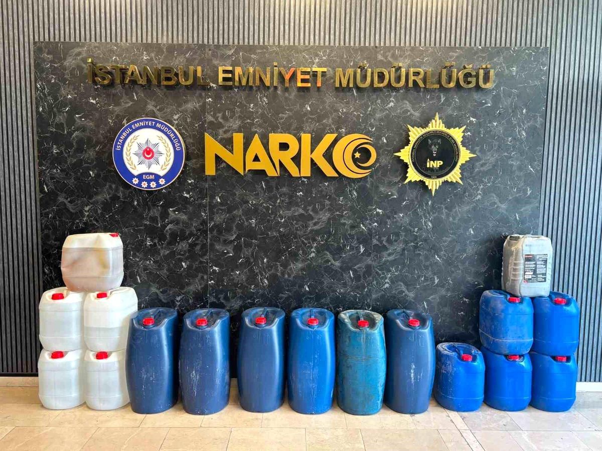 İstanbul'da narkotik operasyonu kapsamında ele geçirilen uyuşturucu maddeler.