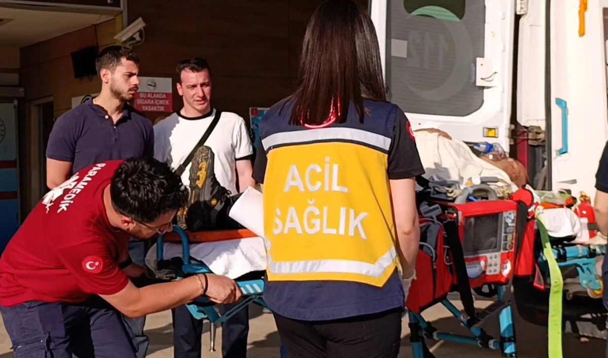 İnegöl'de Kiraz Toplarken Ağaçtan Düşen Kişi Ağır Yaralandı